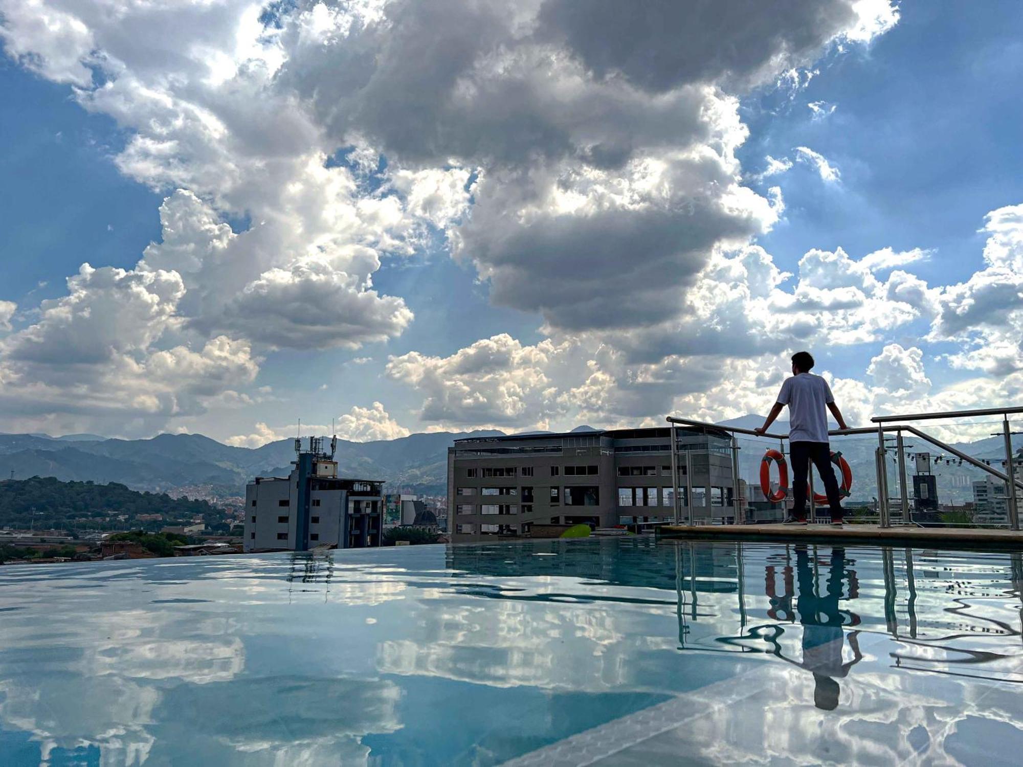 Apartahotel Medellin Exterior photo